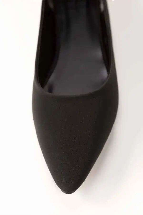 Black Pumps